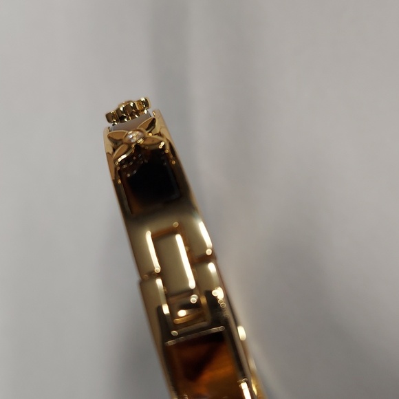 Kate Spade New York Breeze Along Hinged Bangle Bracelet - Picture 8 of 9